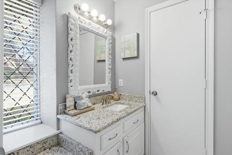 2206 Oak Forest Court Arlington TX 76012