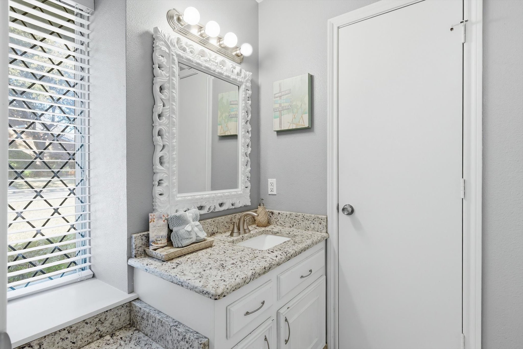 2206 Oak Forest Court Arlington TX 76012
