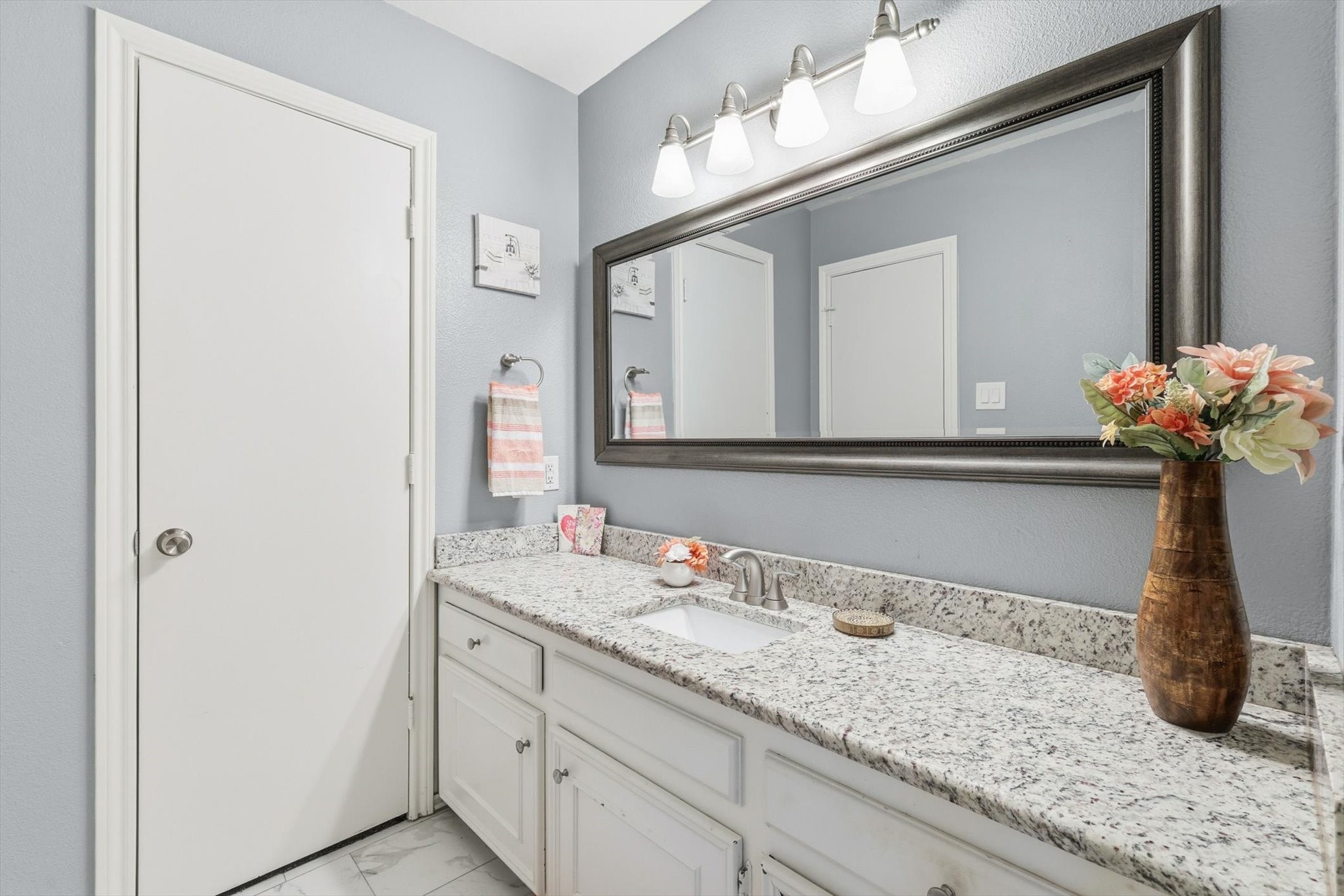 2206 Oak Forest Court Arlington TX 76012