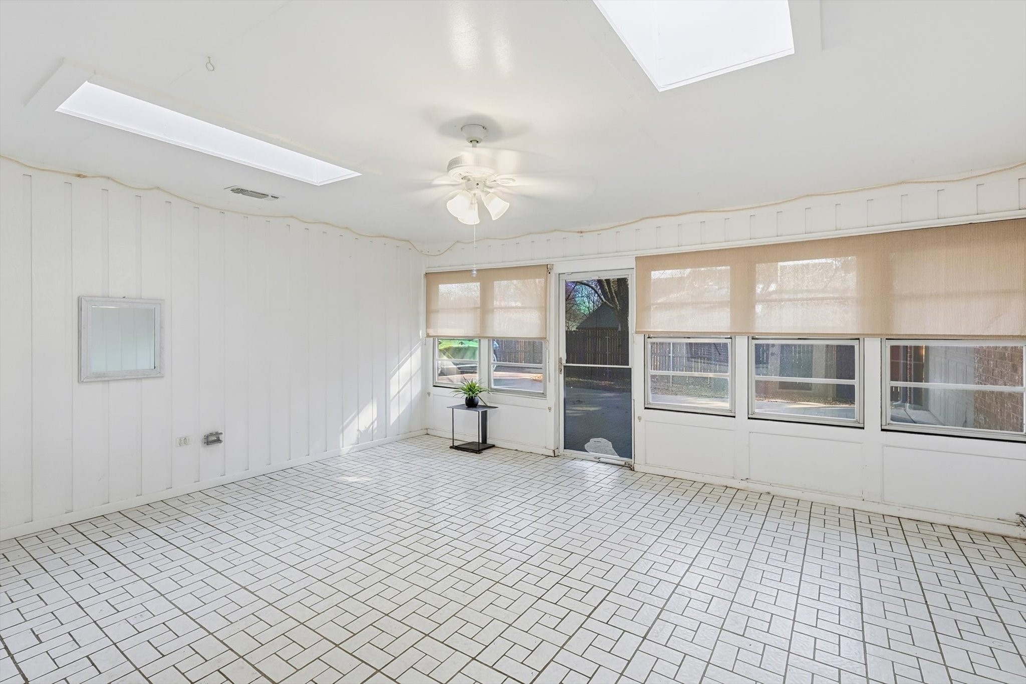 2206 Oak Forest Court Arlington TX 76012
