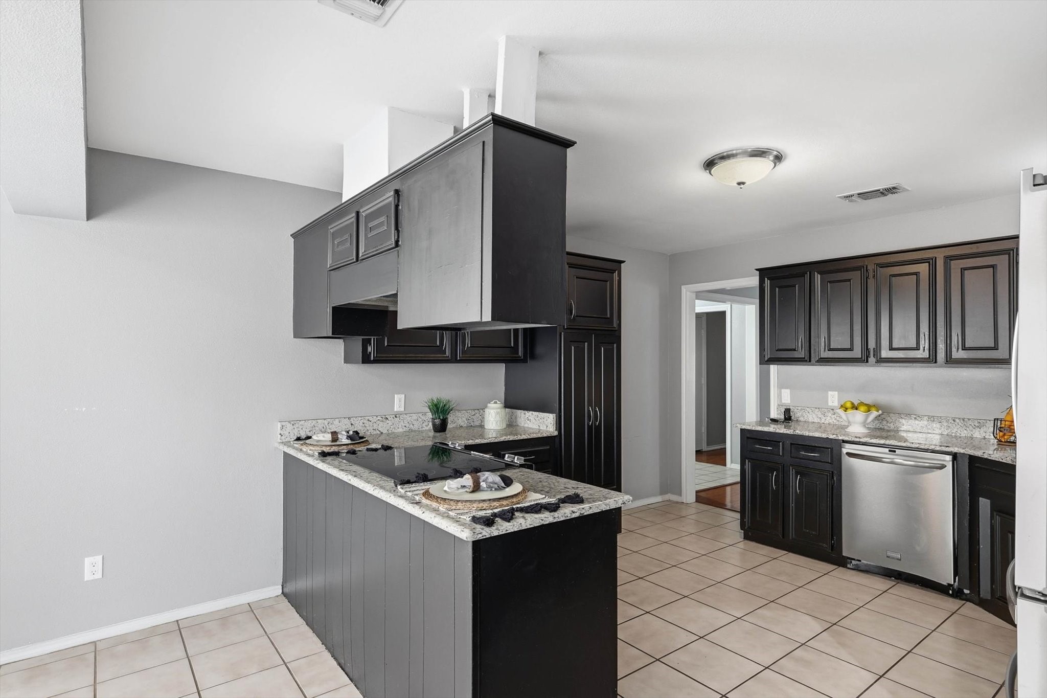2206 Oak Forest Court Arlington TX 76012
