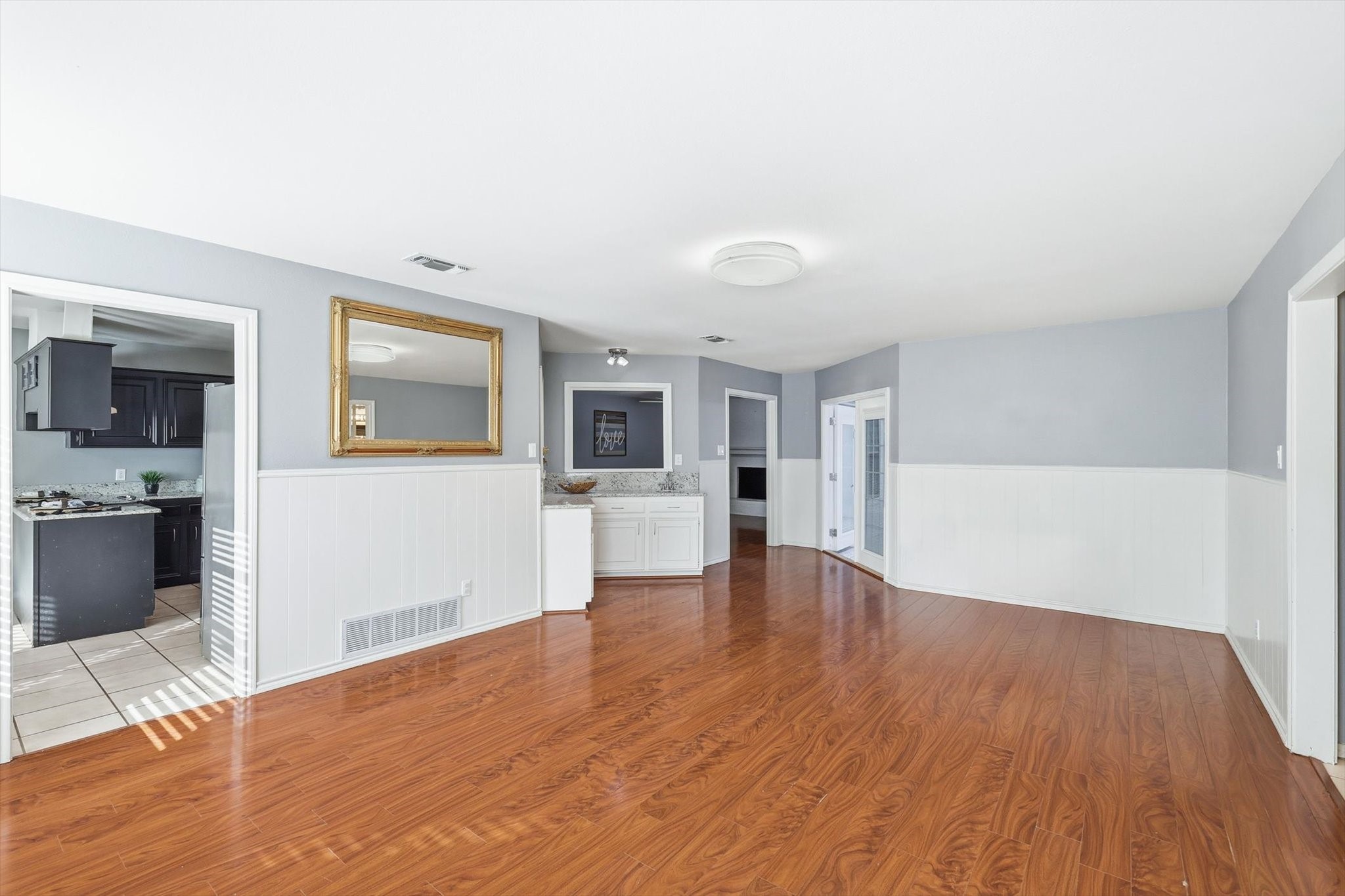 2206 Oak Forest Court Arlington TX 76012