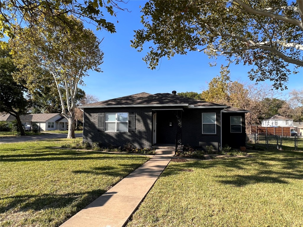 407 W Avenue F Garland TX 75040