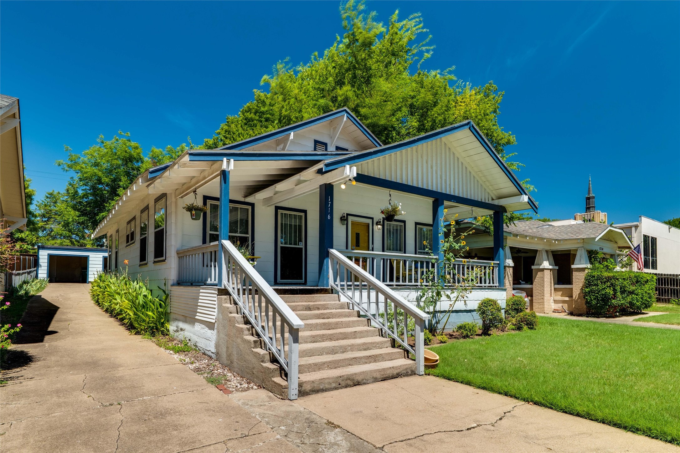1716 Thomas Place Fort Worth TX 76107