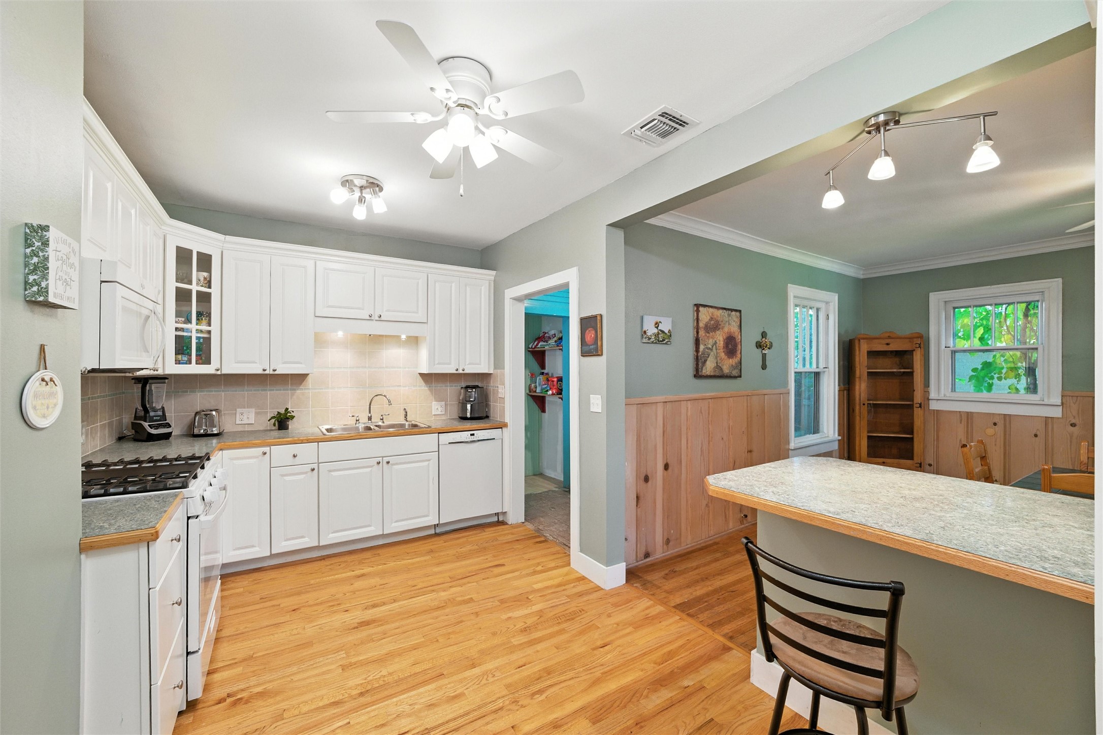1716 Thomas Place Fort Worth TX 76107