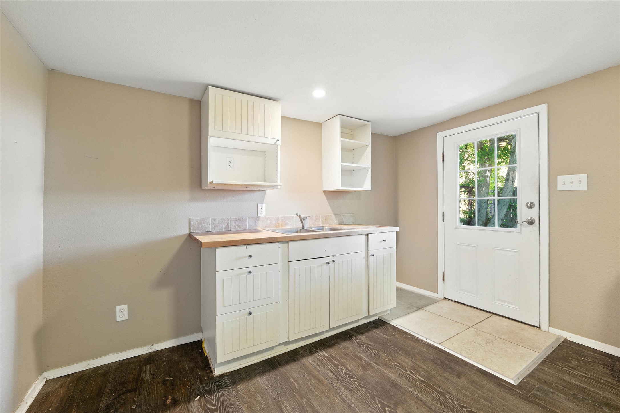 1716 Thomas Place Fort Worth TX 76107