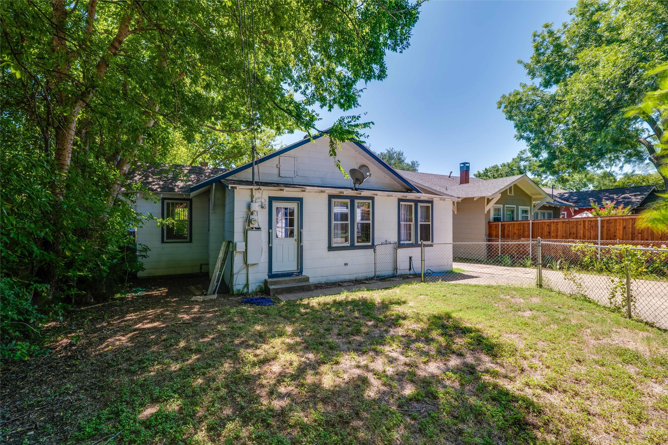 1716 Thomas Place Fort Worth TX 76107