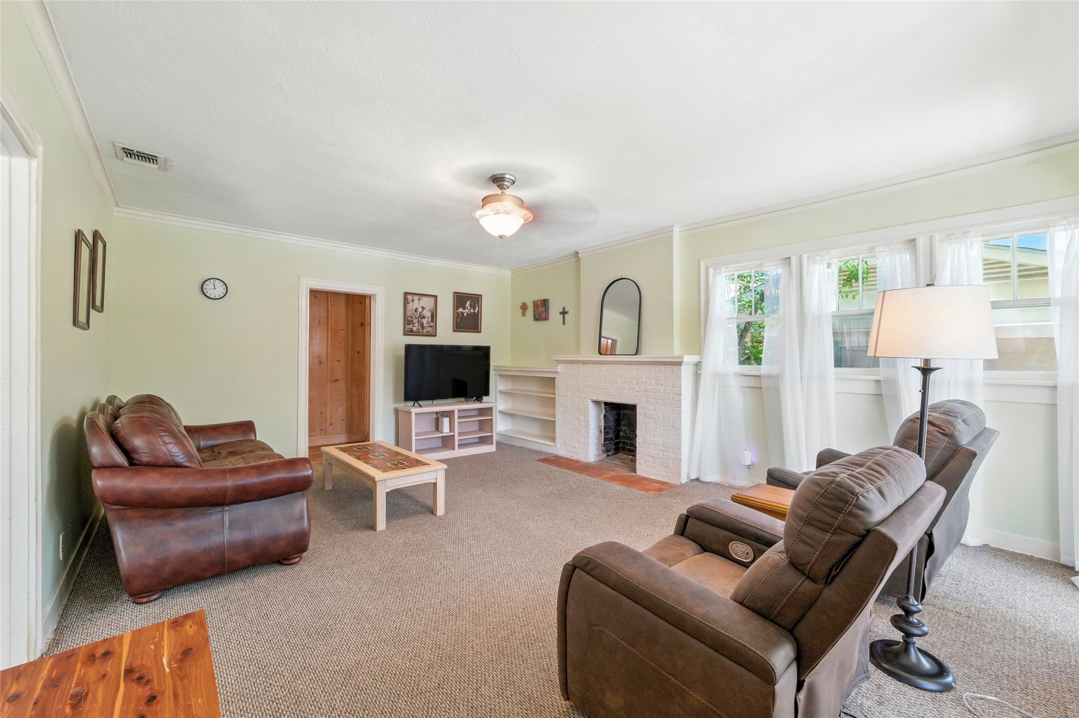 1716 Thomas Place Fort Worth TX 76107