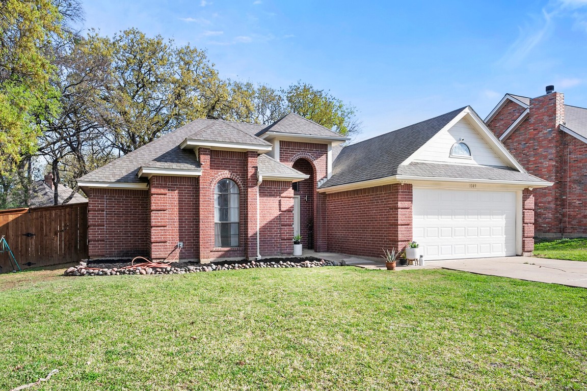 1049 Acorn Lane Burleson TX 76028