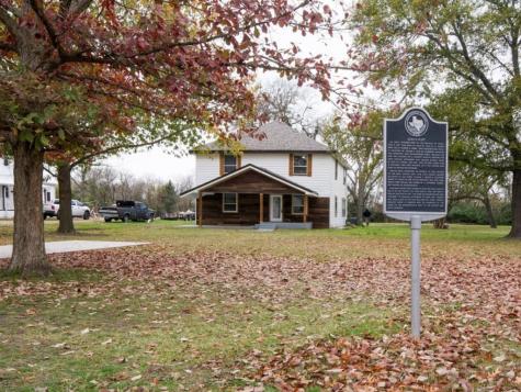 607 N Clay Street Kaufman TX 75142
