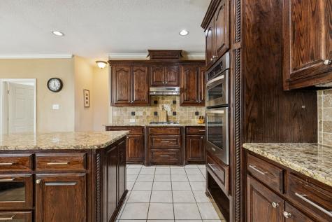 1200 Cedar Valley Drive Irving TX 75063