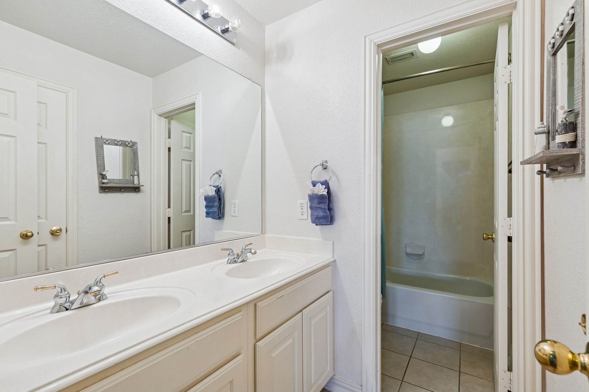 1200 Cedar Valley Drive Irving TX 75063