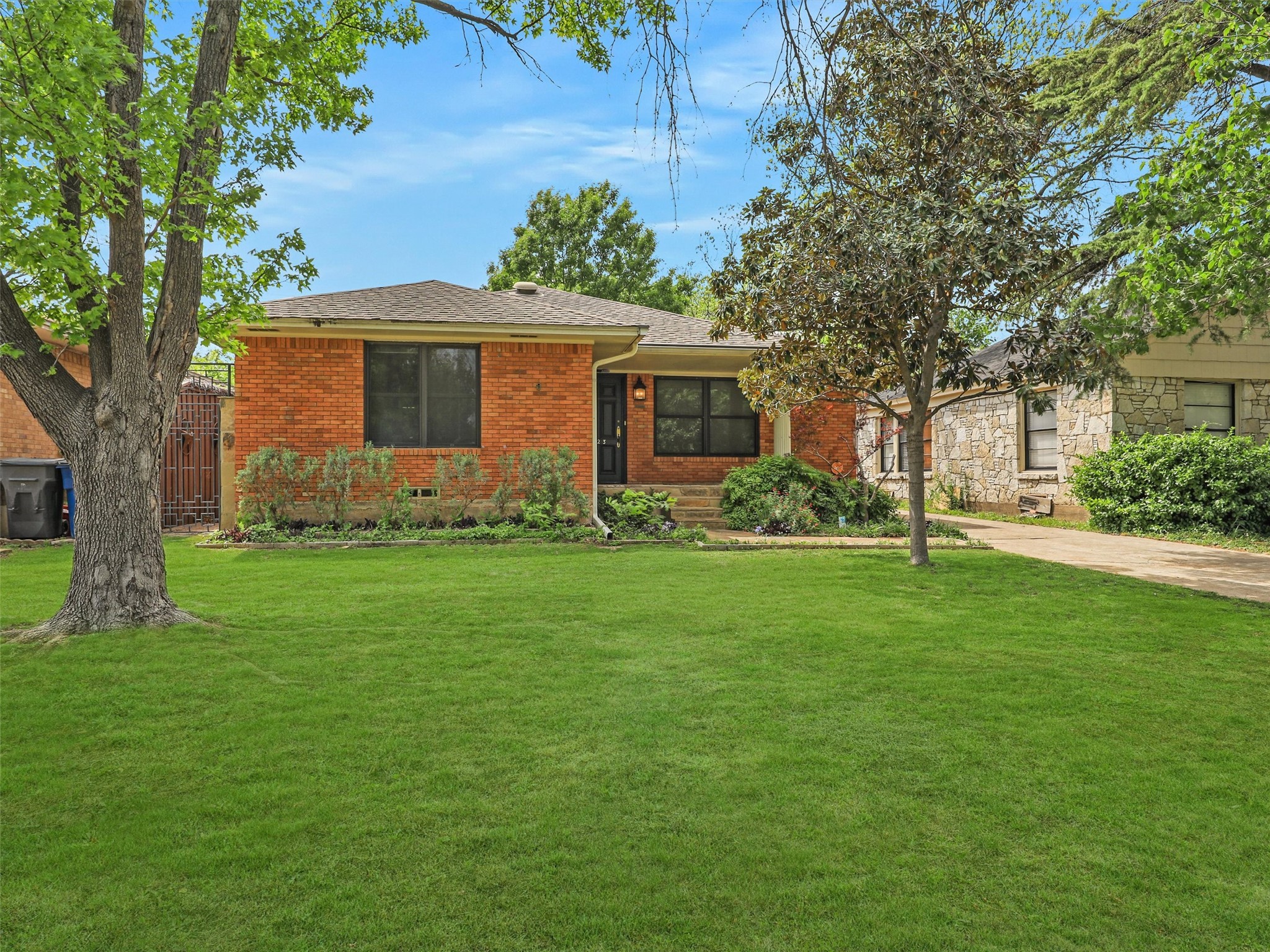 823 Cliffdale Avenue Dallas TX 75211
