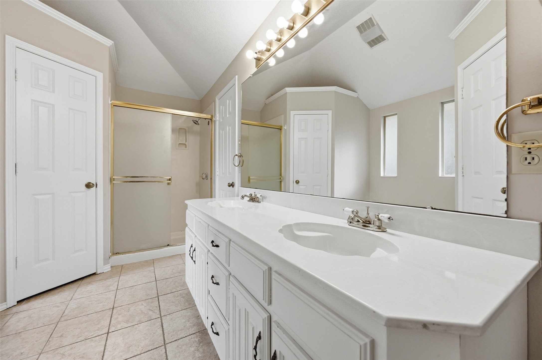 2004 Glen Creek Court Arlington TX 76015