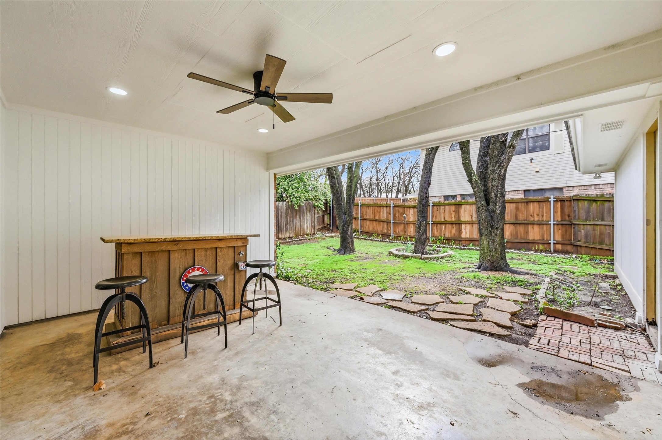 2004 Glen Creek Court Arlington TX 76015