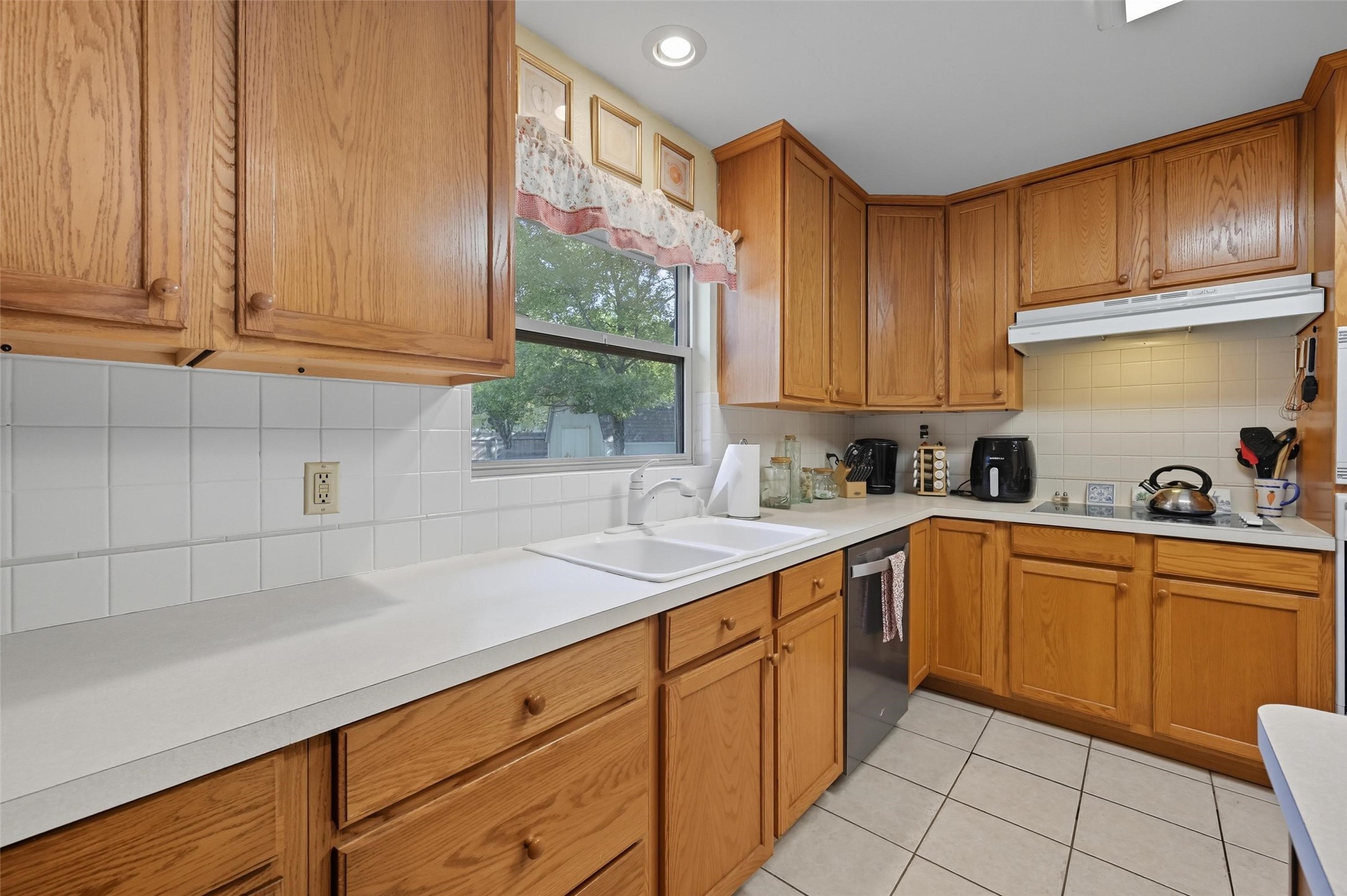 1703 Park Hill Drive Arlington TX 76012