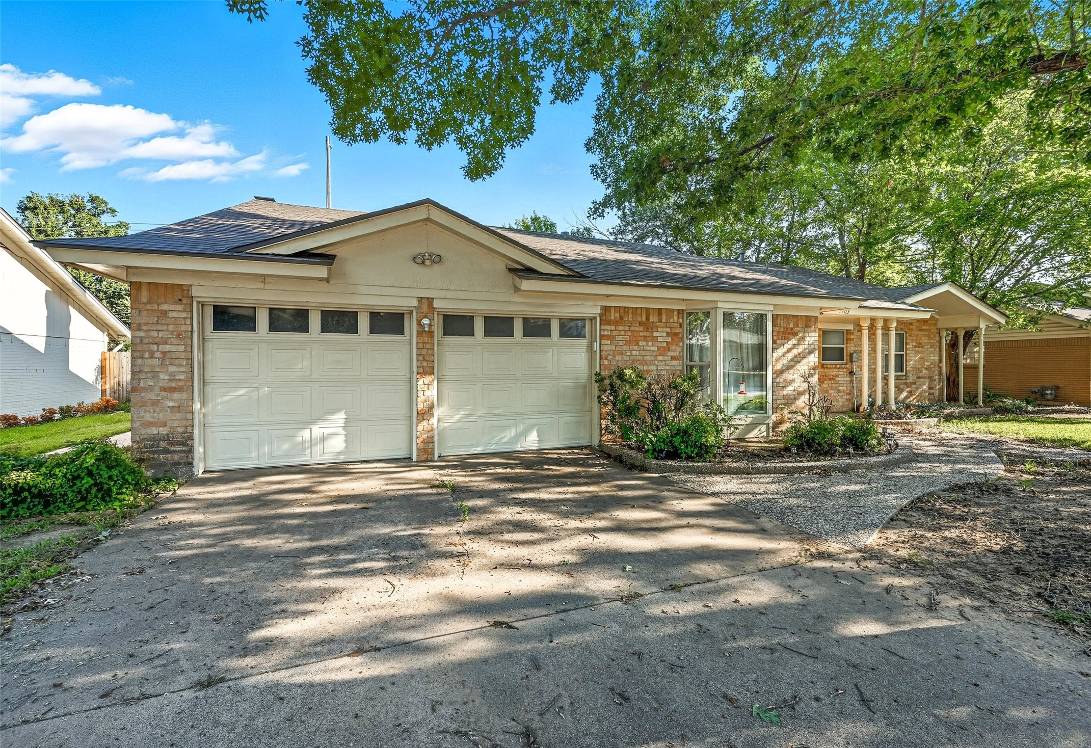 1703 Park Hill Drive Arlington TX 76012