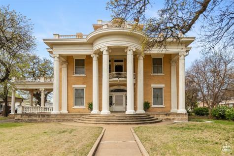 707 Center Avenue Brownwood TX 76801