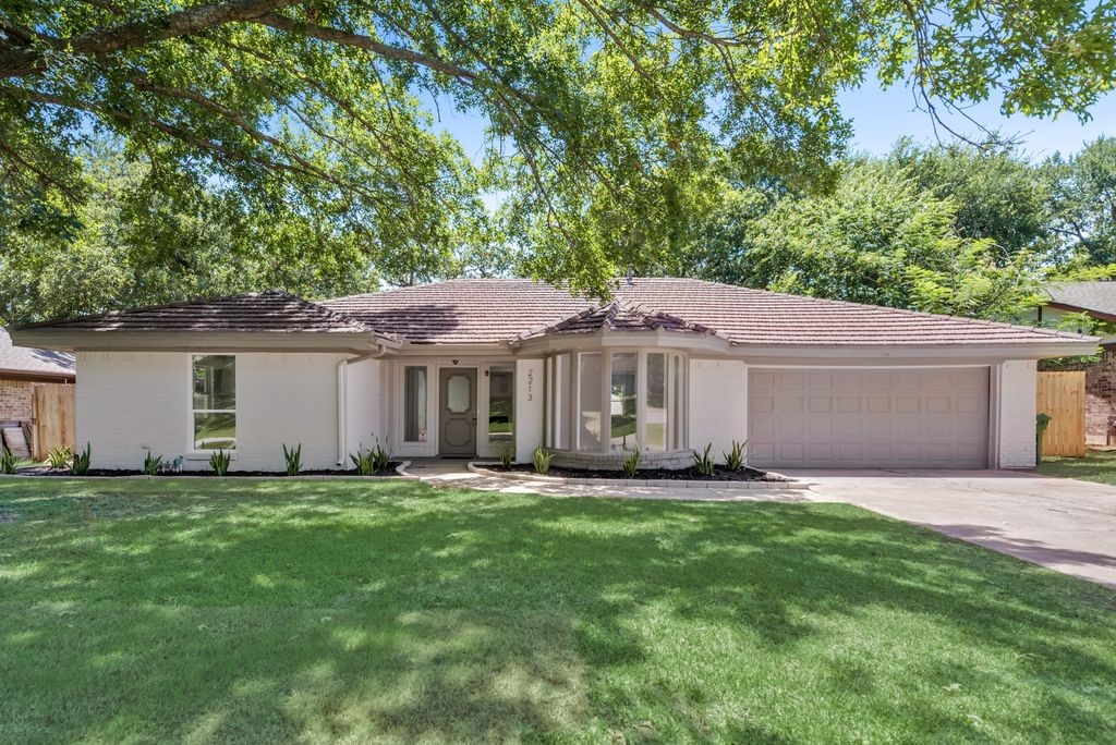 2213 Cambridge Drive Hurst TX 76054
