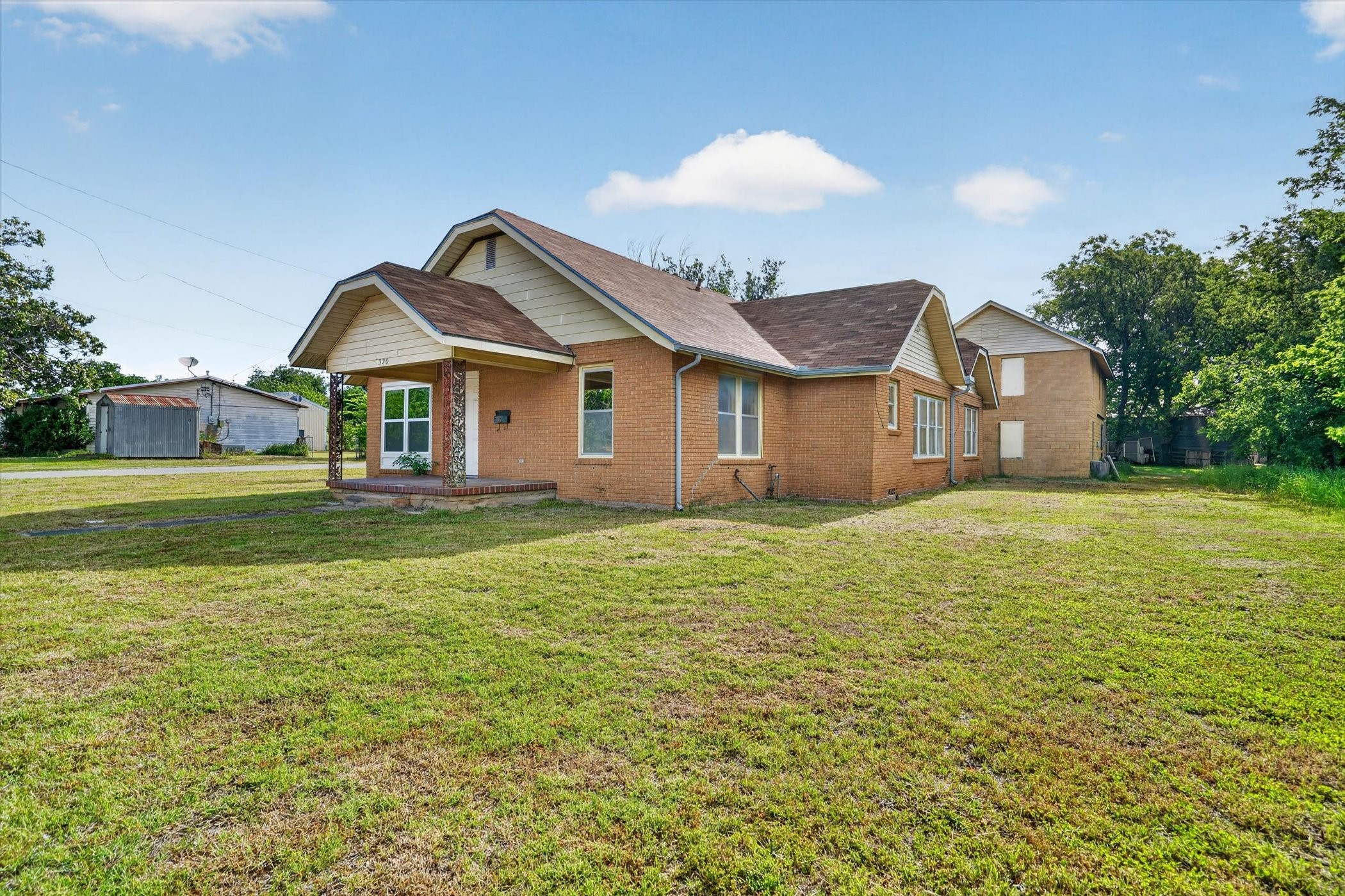 320 N 2nd Street Jacksboro TX 76458
