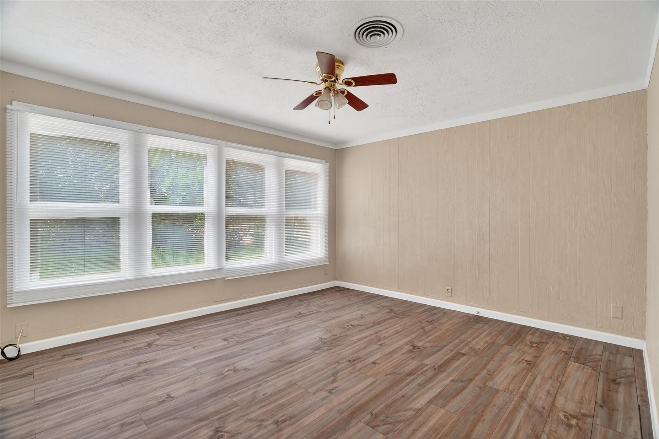 320 N 2nd Street Jacksboro TX 76458