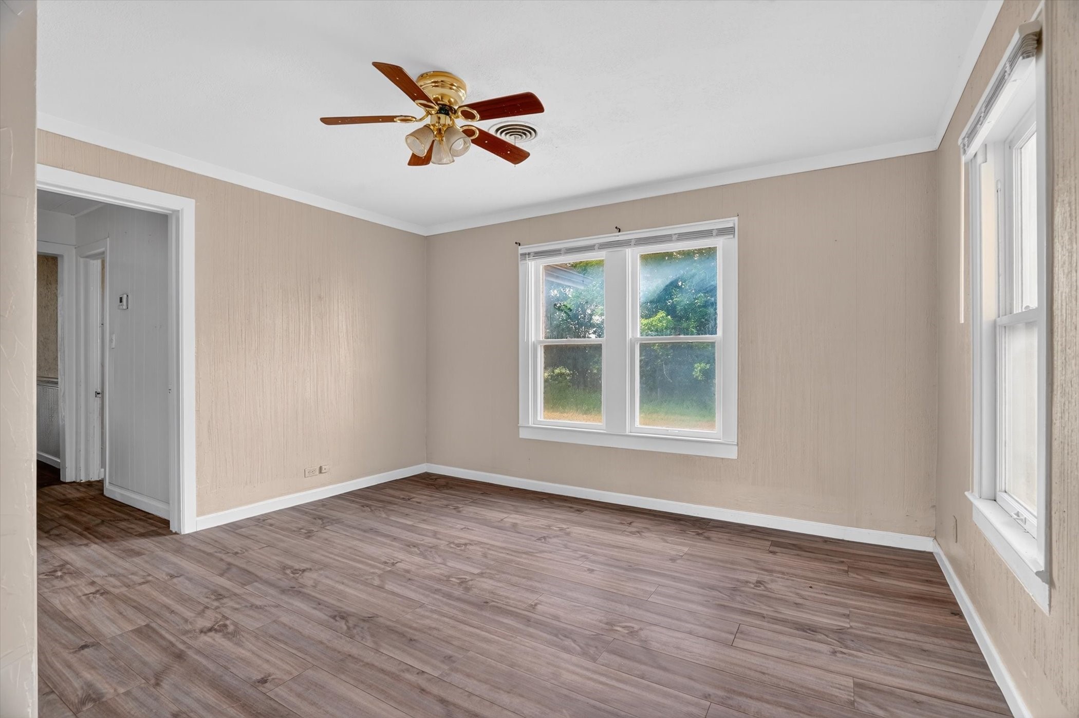 320 N 2nd Street Jacksboro TX 76458