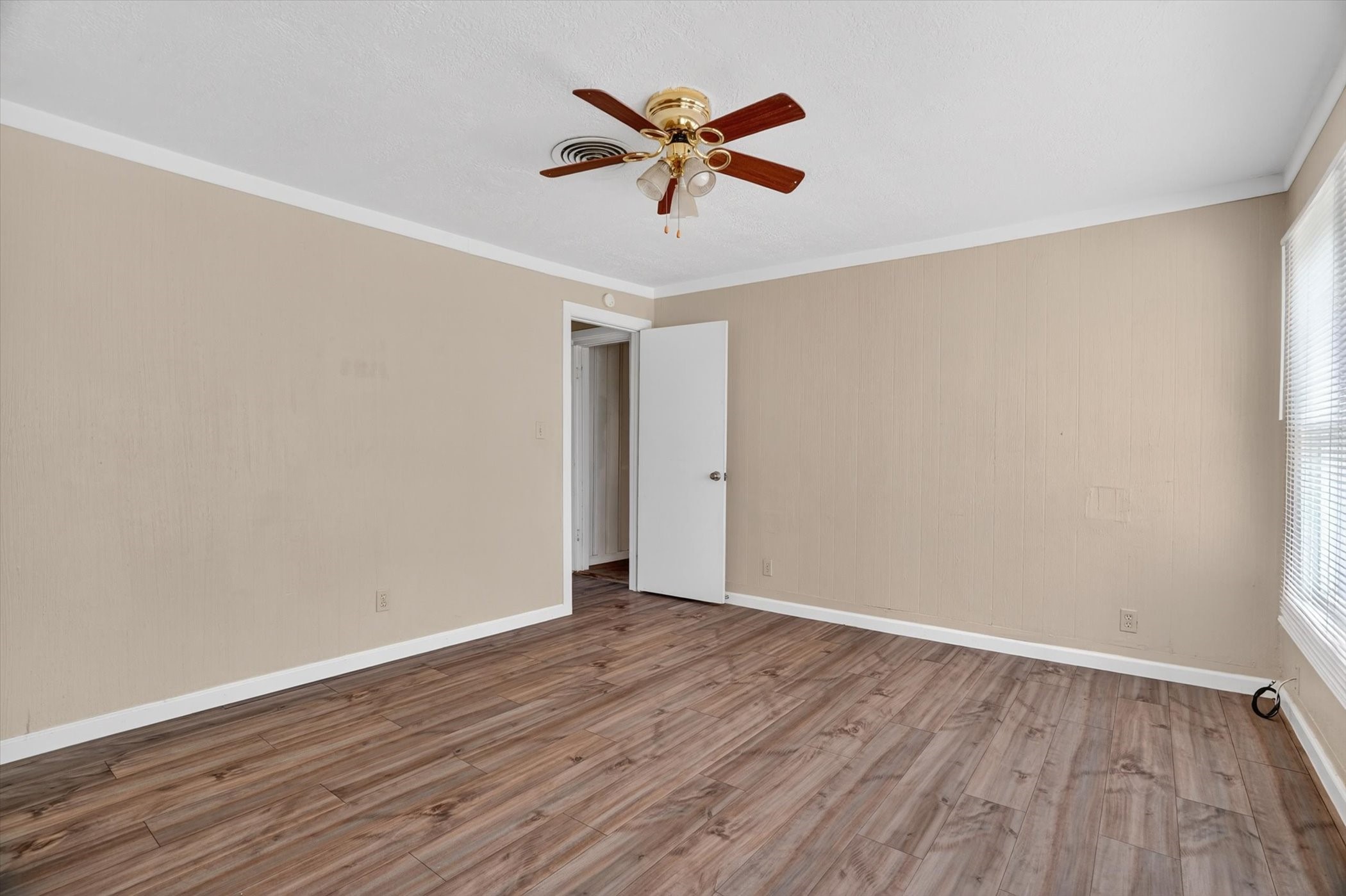 320 N 2nd Street Jacksboro TX 76458