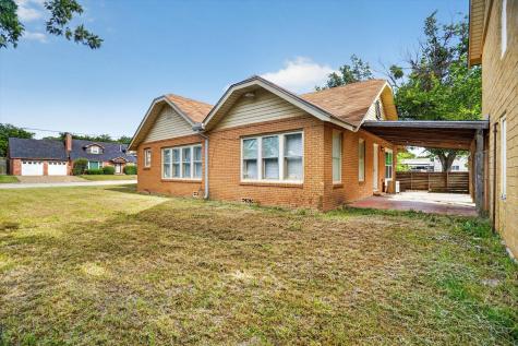 320 N 2nd Street Jacksboro TX 76458