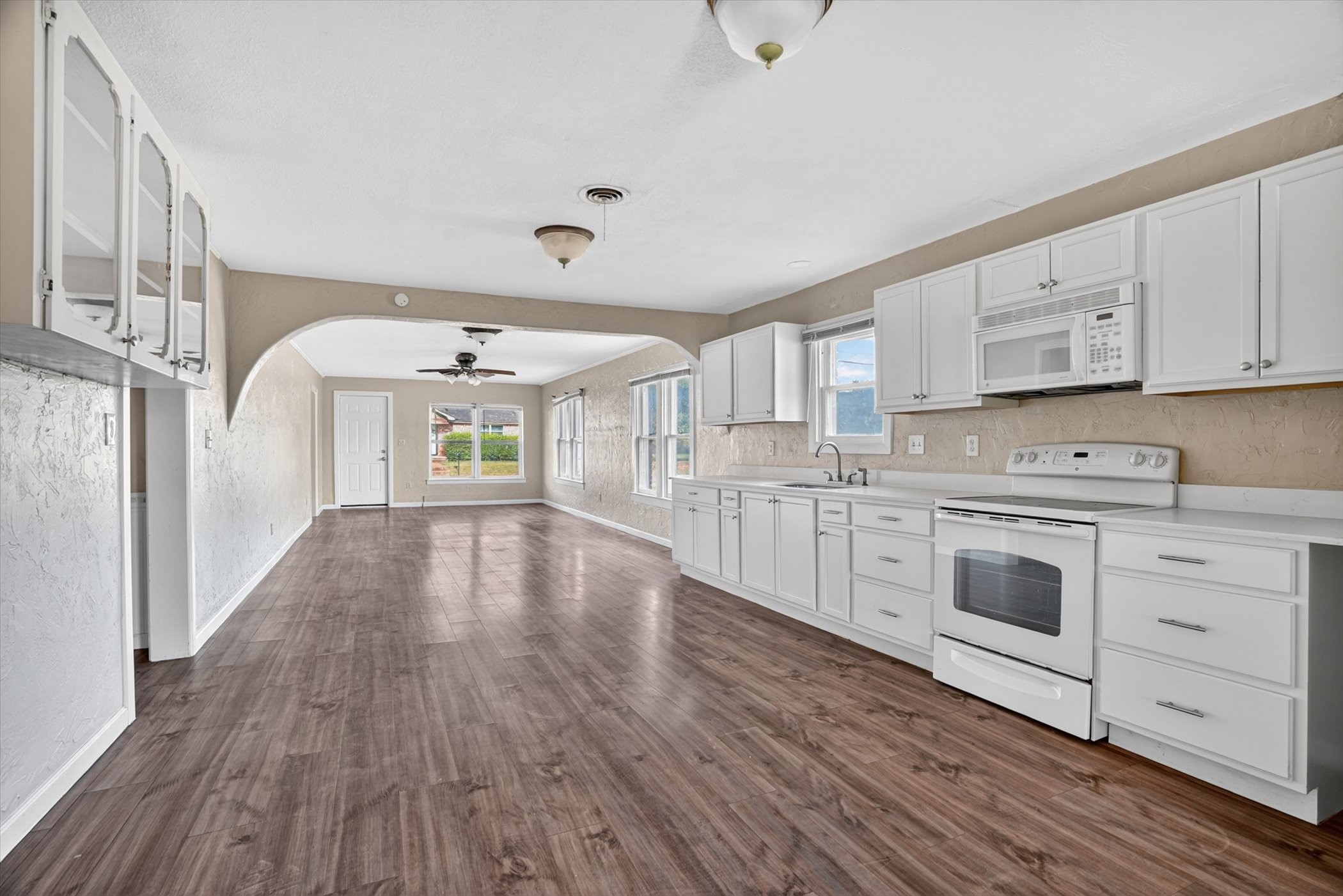 320 N 2nd Street Jacksboro TX 76458