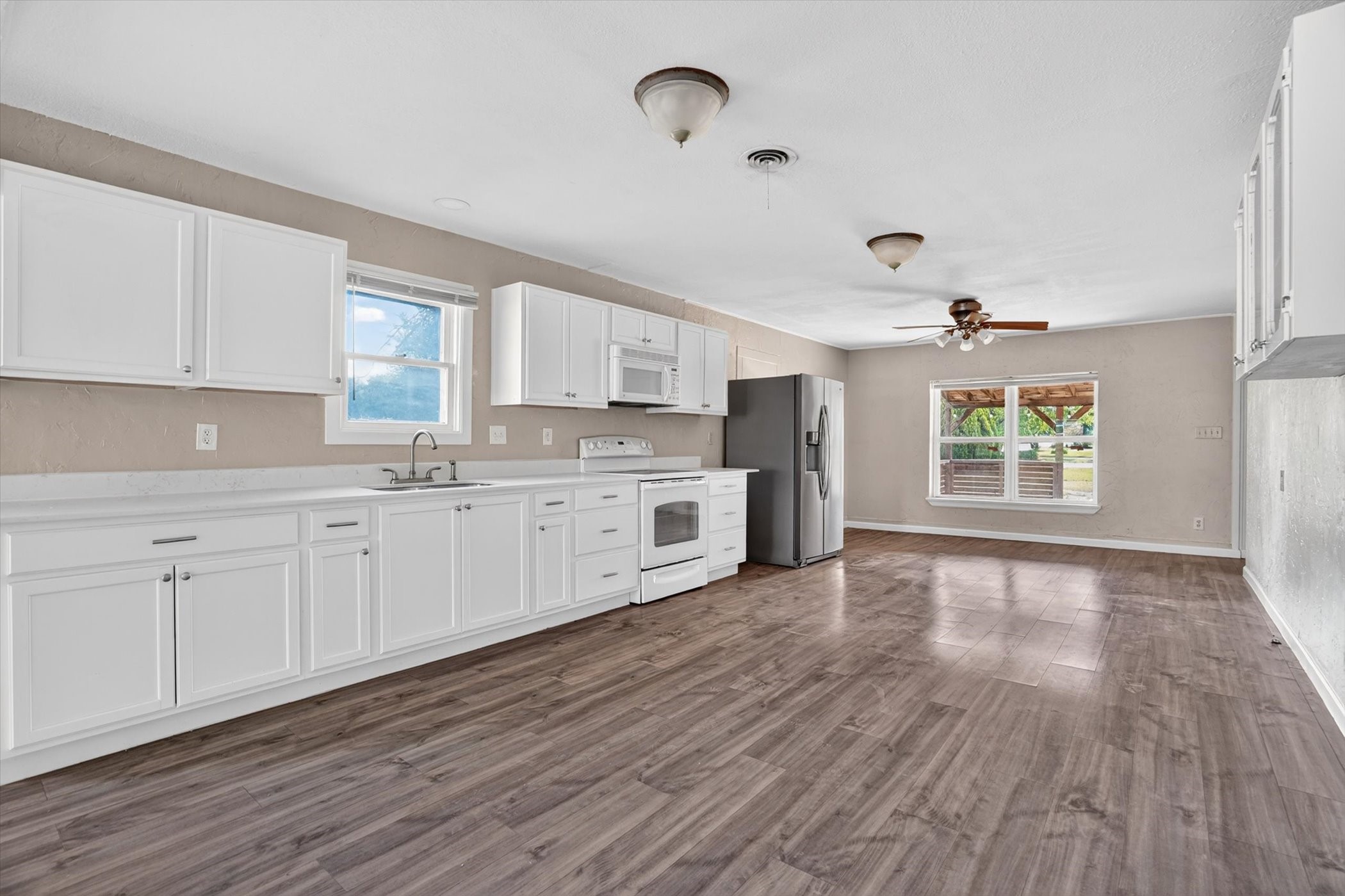 320 N 2nd Street Jacksboro TX 76458