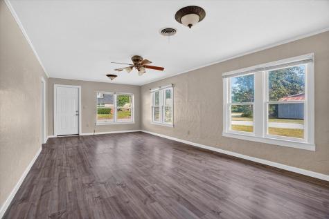 320 N 2nd Street Jacksboro TX 76458