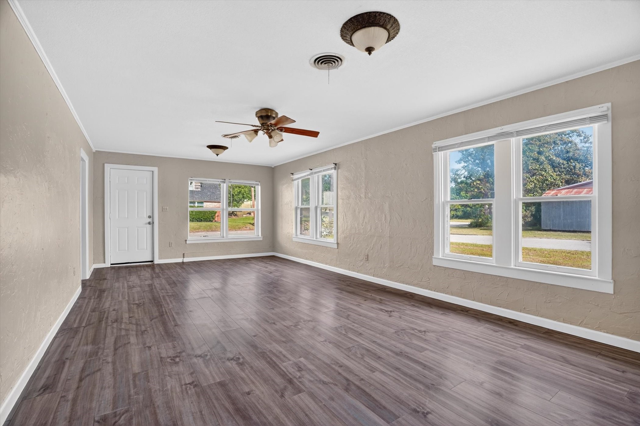 320 N 2nd Street Jacksboro TX 76458