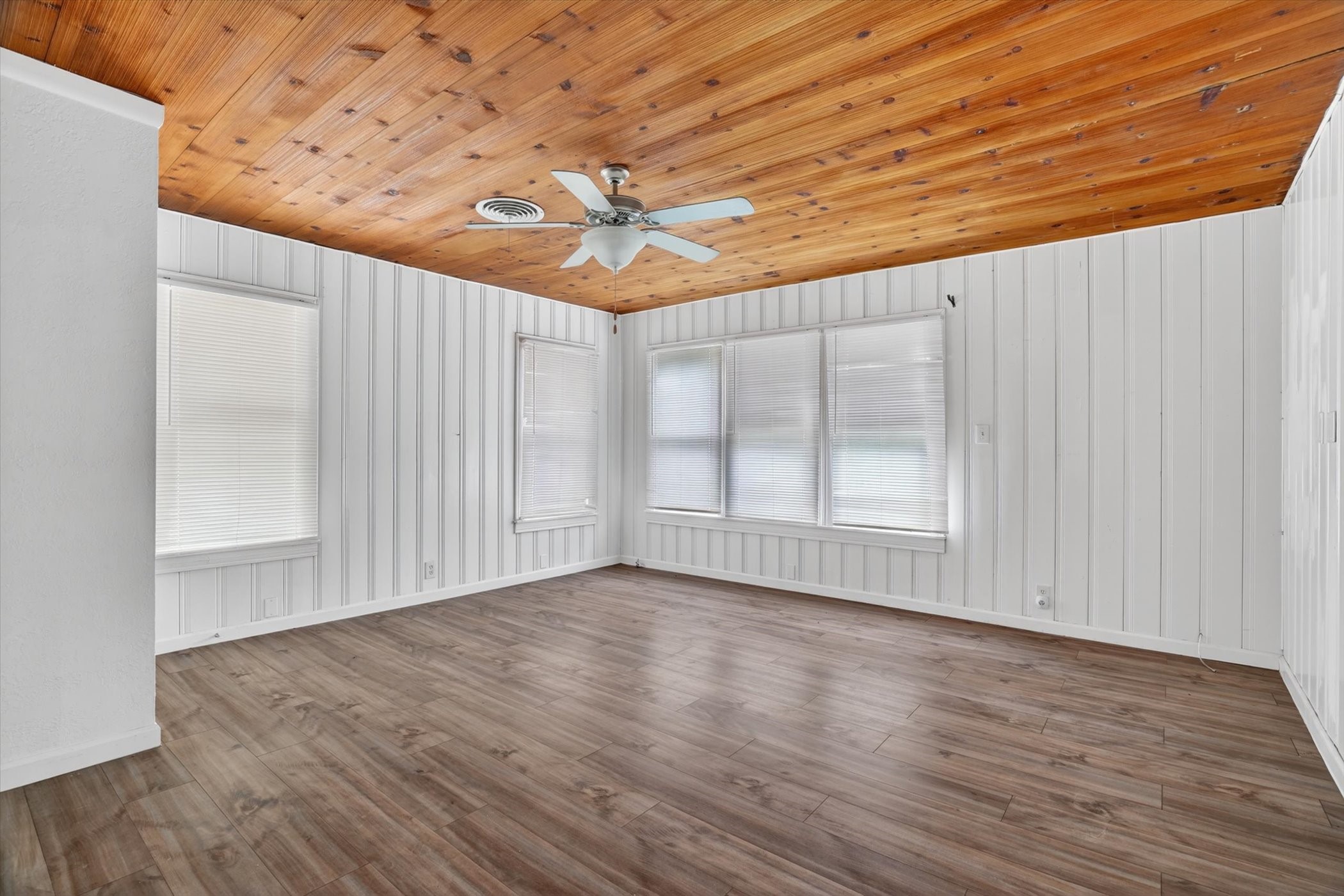 320 N 2nd Street Jacksboro TX 76458