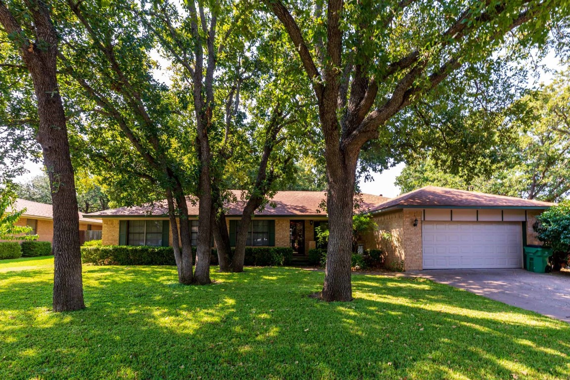 2104 W Plummer Street Eastland TX 76448