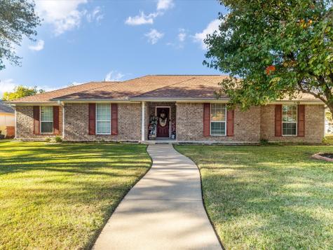 203 Highland Drive Ennis TX 75119