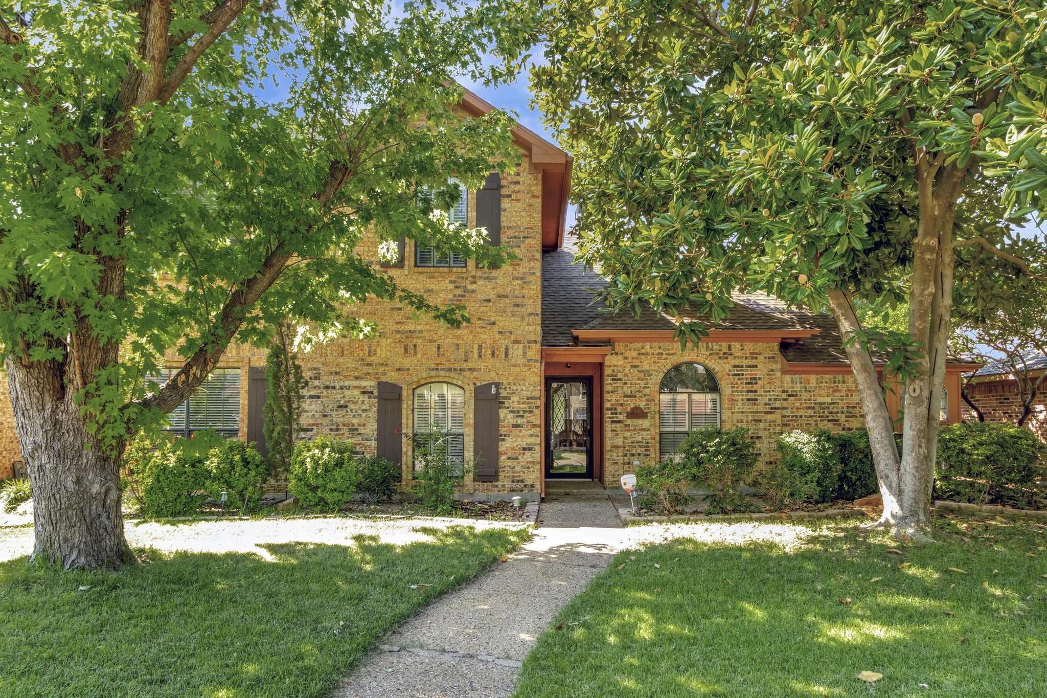 718 Cimarron Trail Irving TX 75063