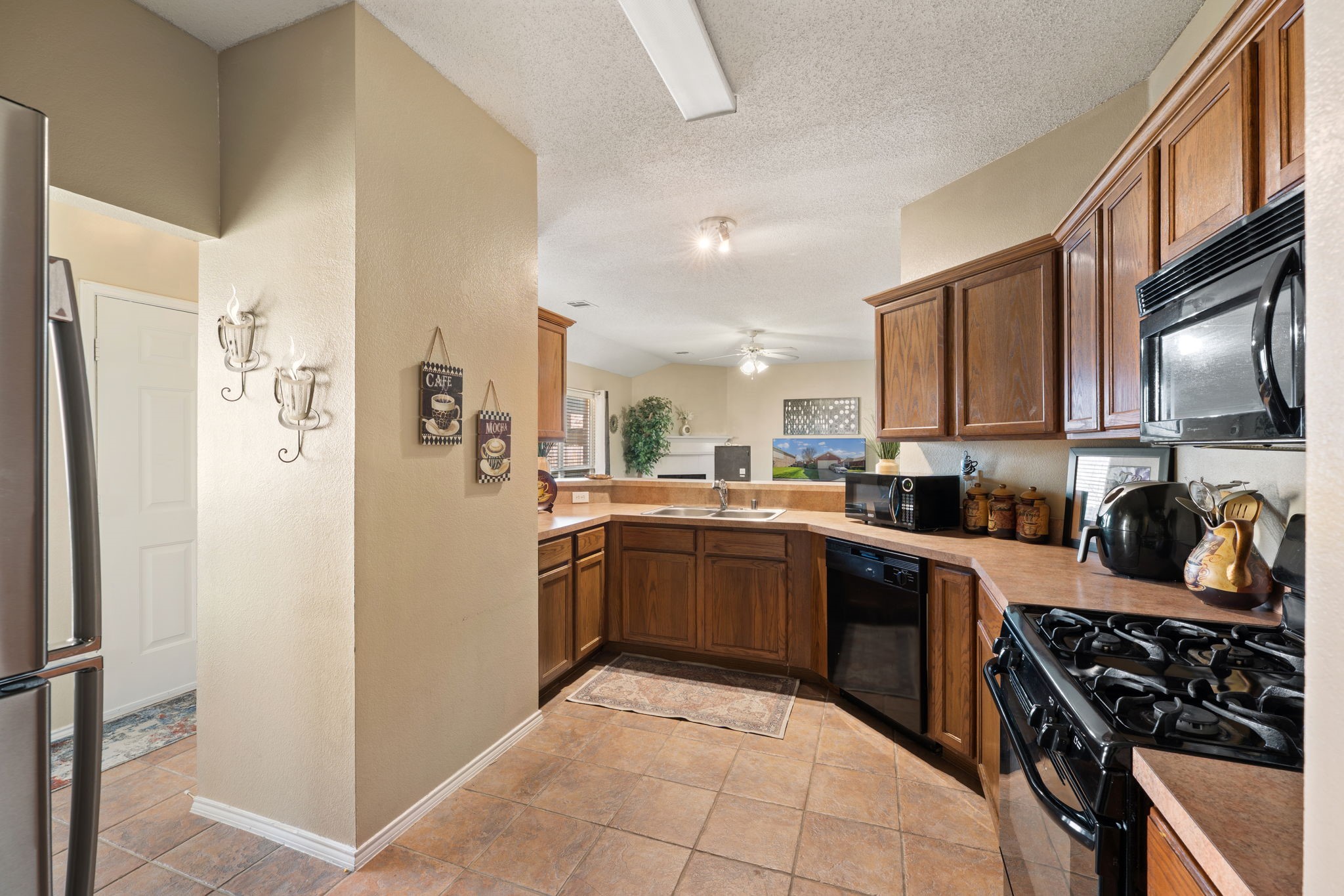 1418 Deville Circle Garland TX 75043