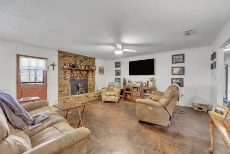9822 Nasturtium Road Ore City TX 75683