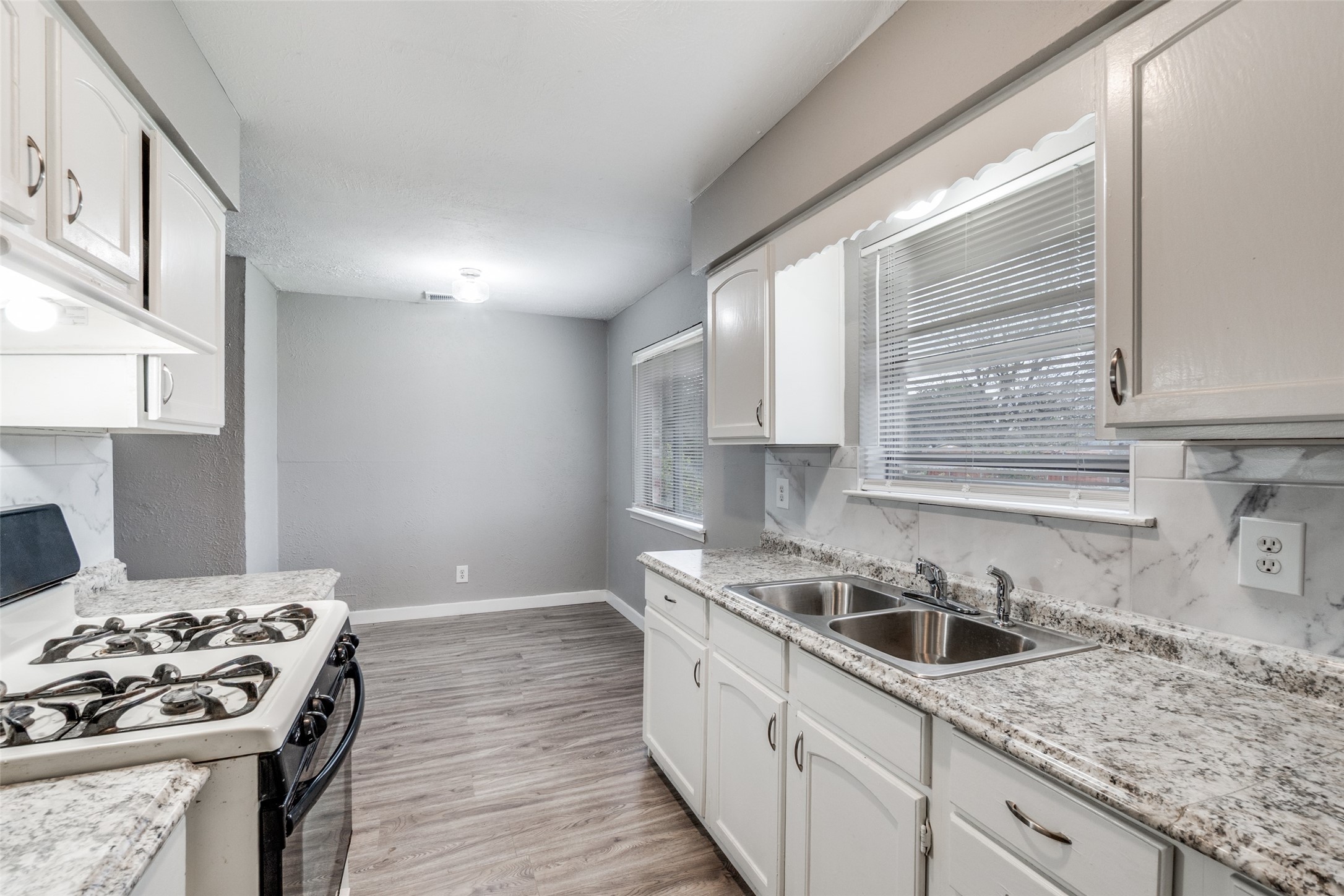 3336 Pacesetter Drive Dallas TX 75241