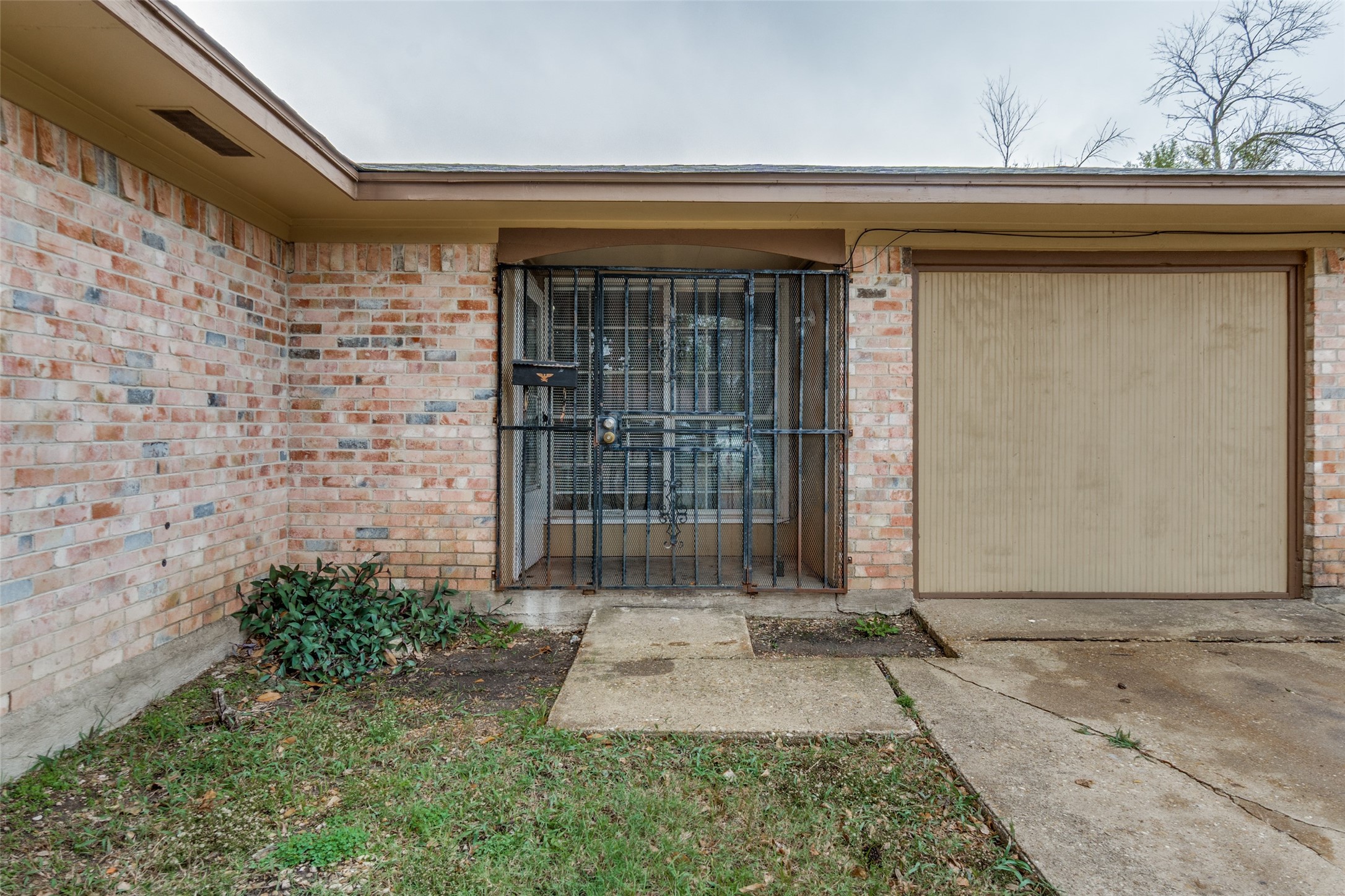 3336 Pacesetter Drive Dallas TX 75241