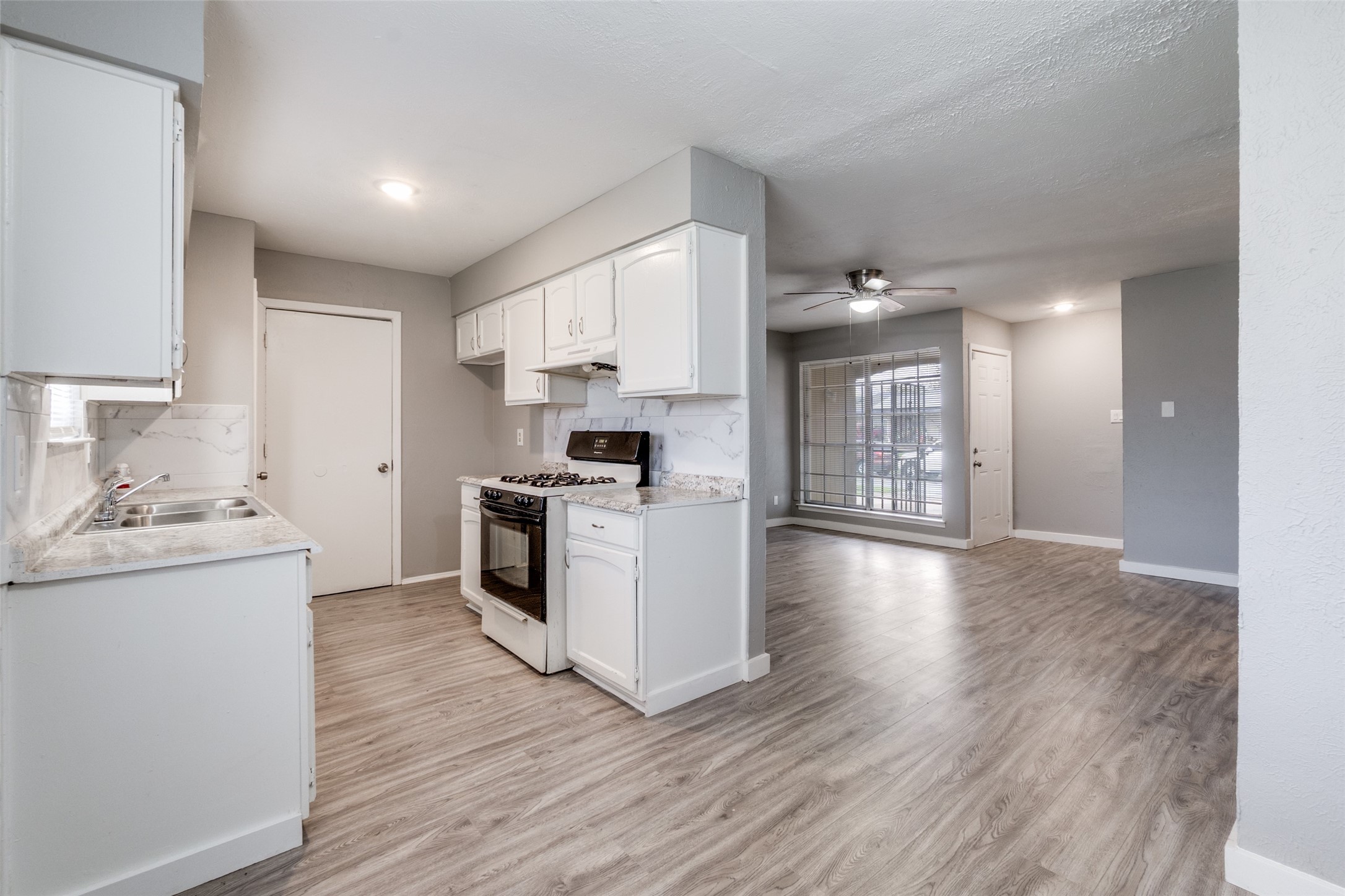 3336 Pacesetter Drive Dallas TX 75241