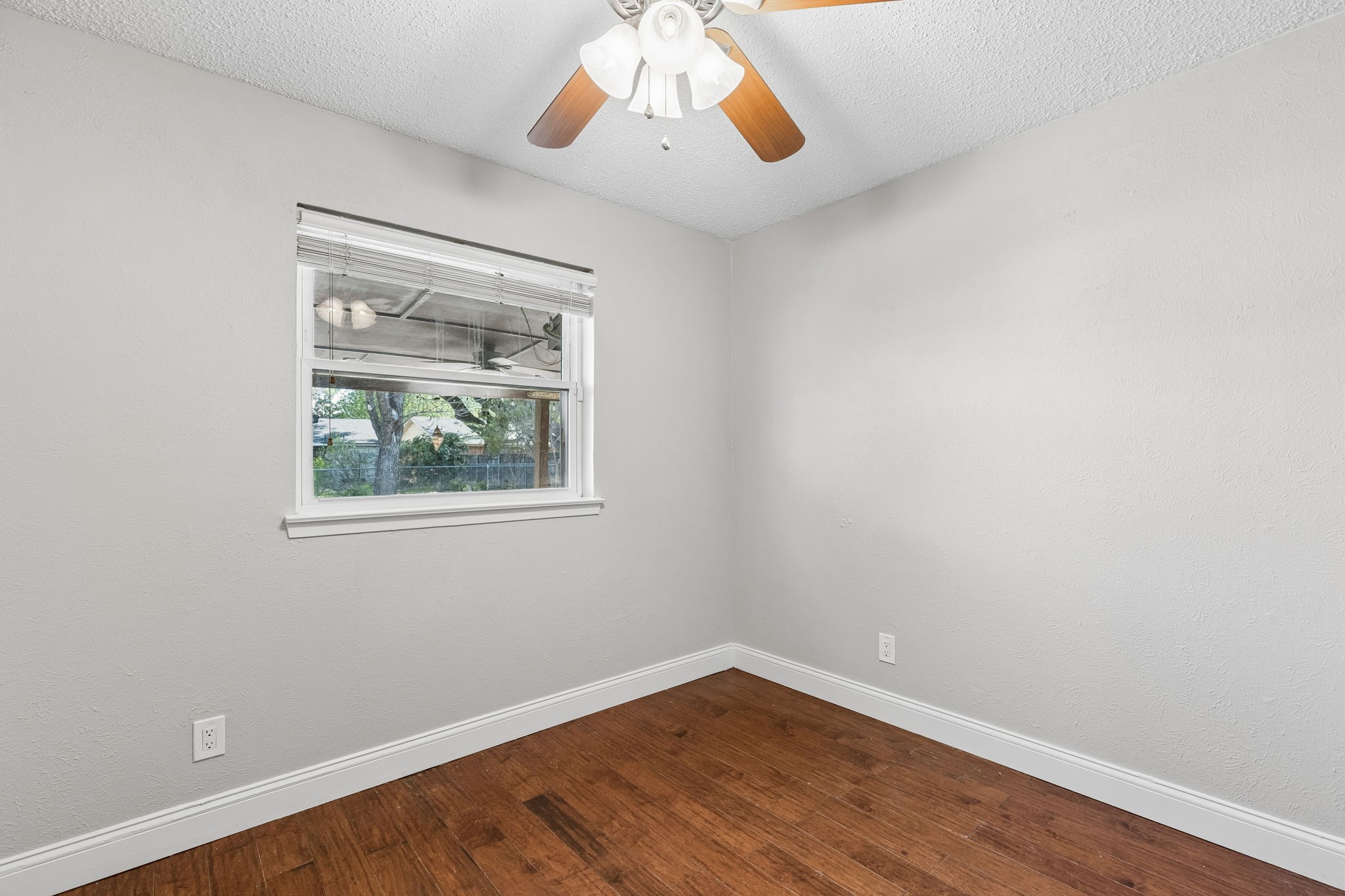 2016 Meadow Lark Irving TX 75060