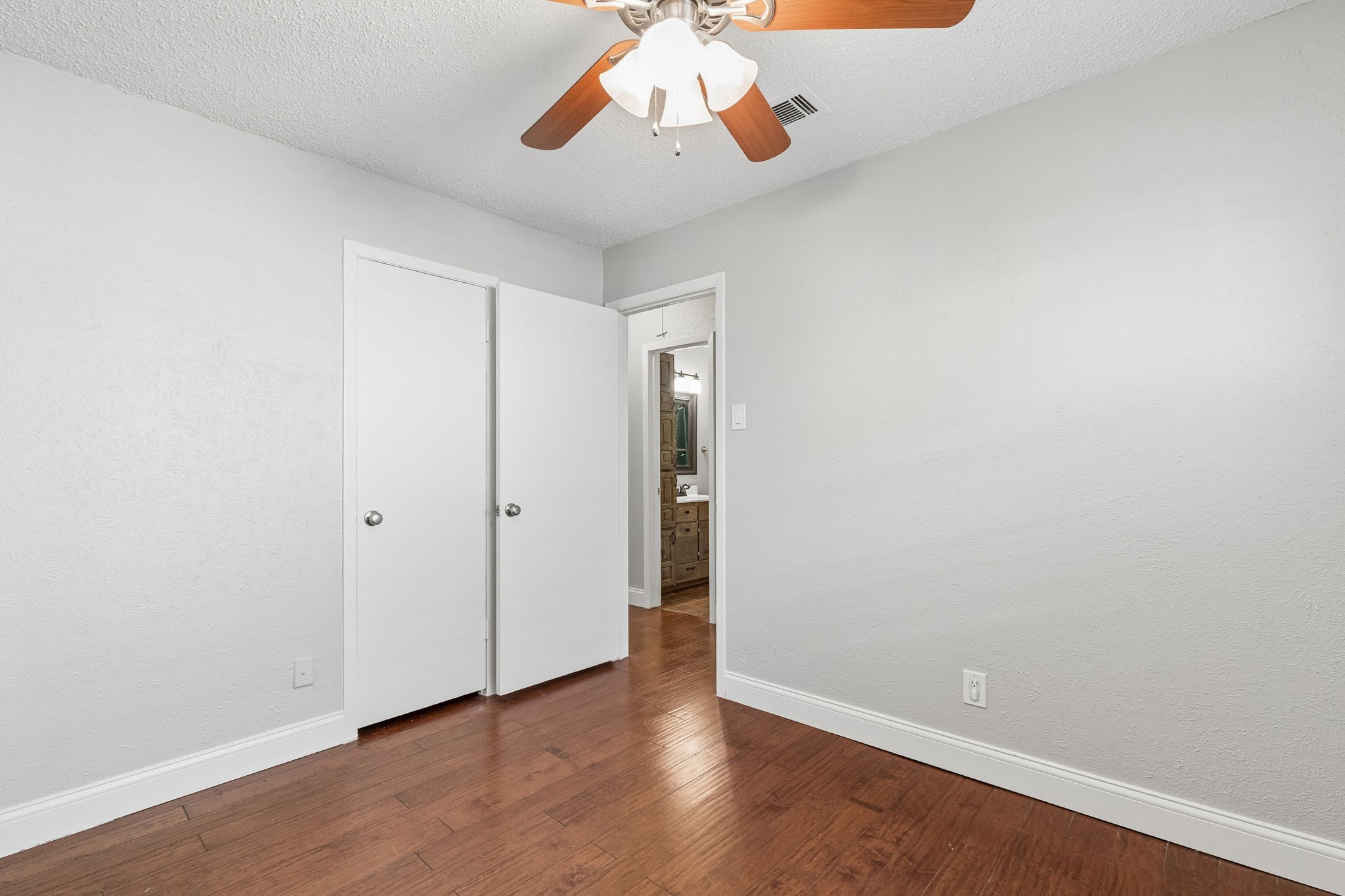 2016 Meadow Lark Irving TX 75060