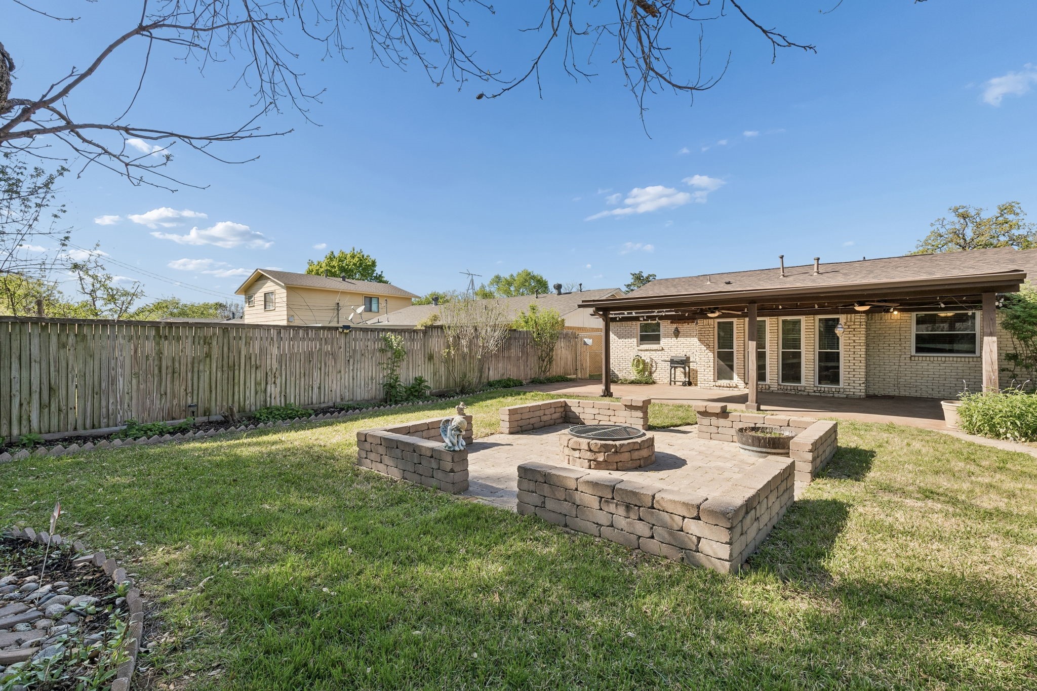 2016 Meadow Lark Irving TX 75060