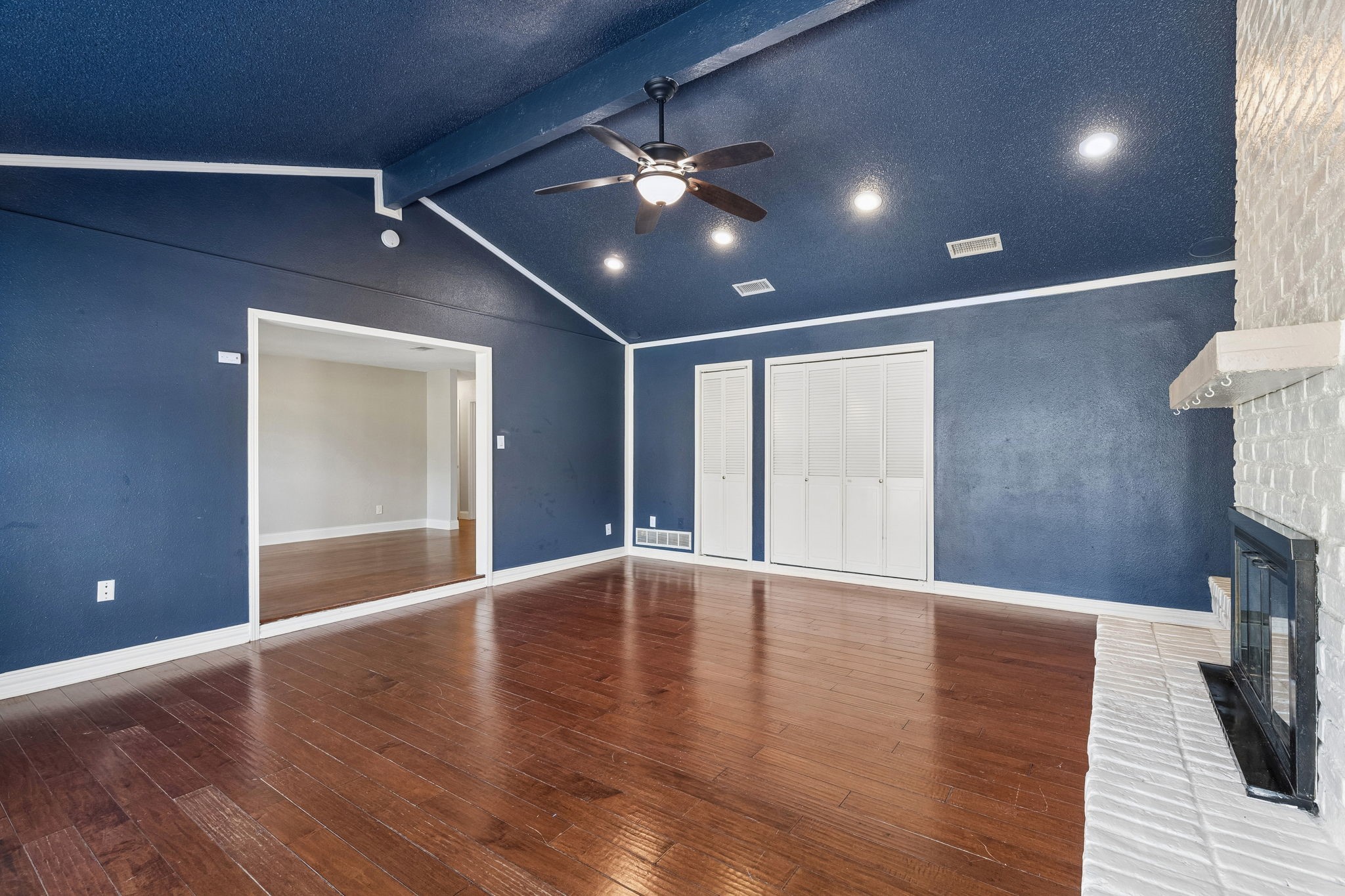 2016 Meadow Lark Irving TX 75060