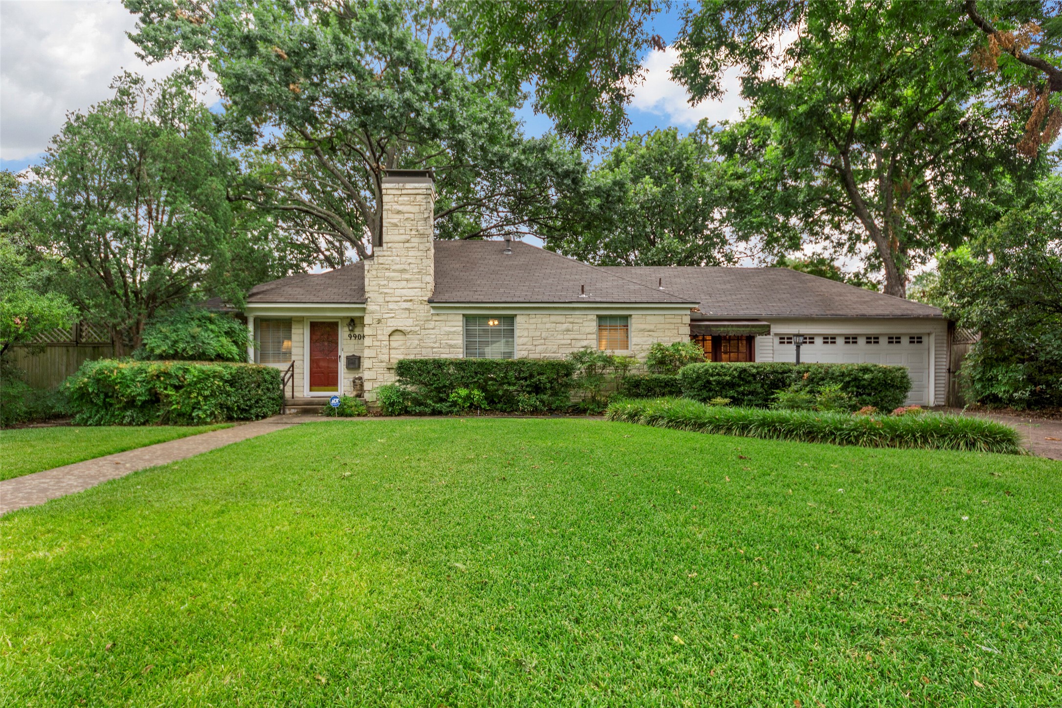 9906 Losa Drive Dallas TX 75218