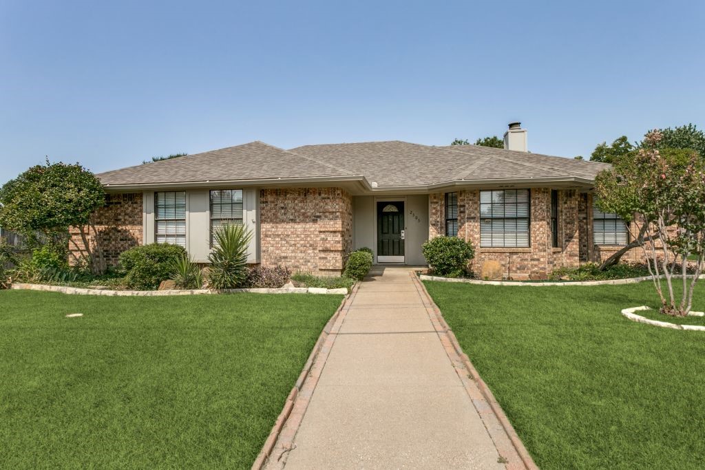 2505 Barr Drive Bedford TX 76021