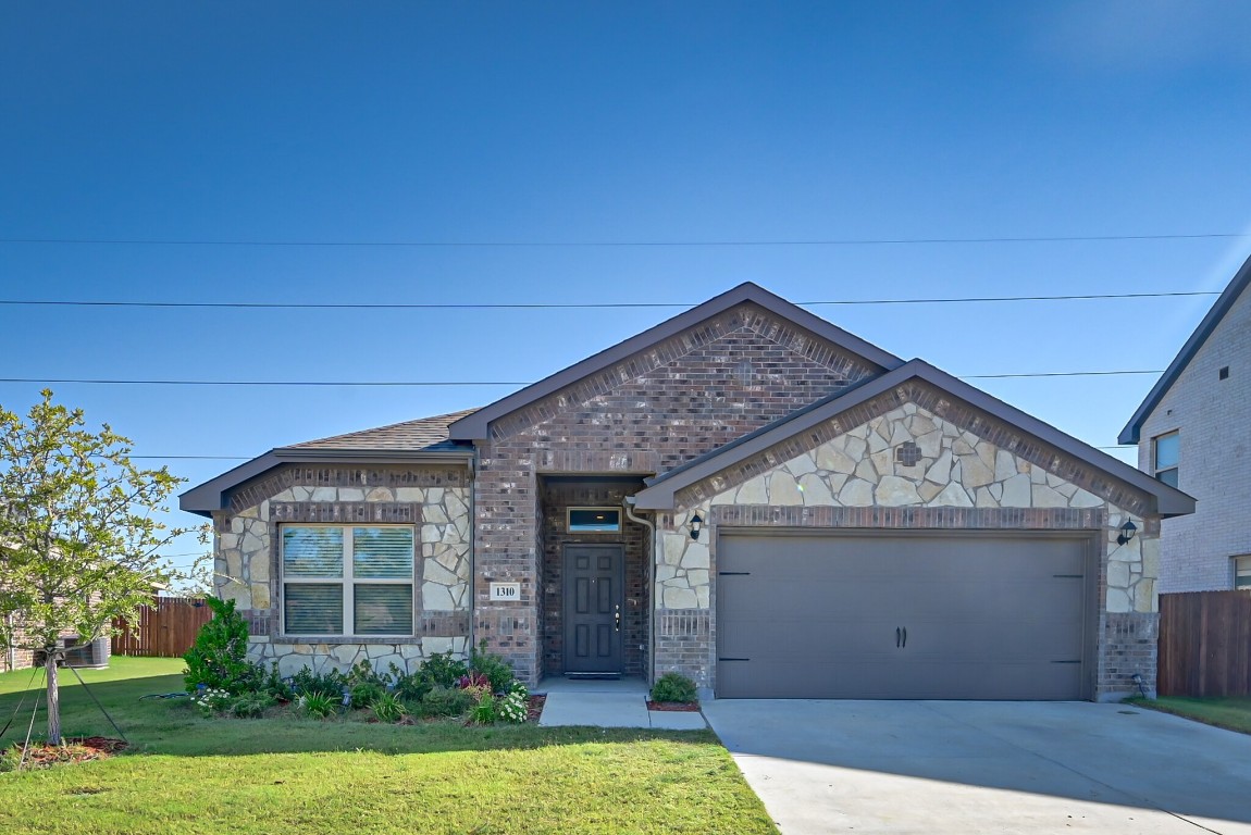 1310 Highpoint Circle Grand Prairie TX 75052