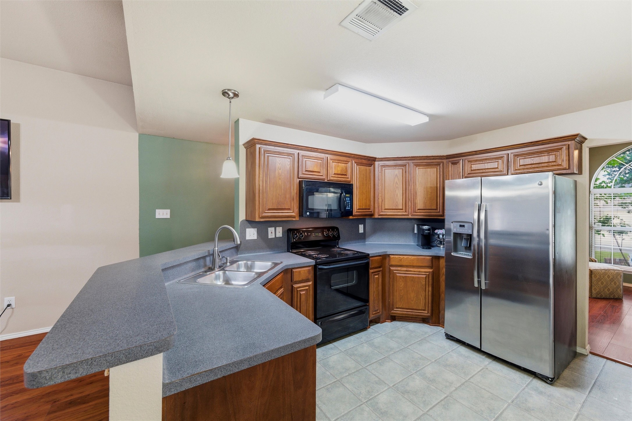 612 Owen Trail Grand Prairie TX 75051