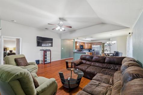 612 Owen Trail Grand Prairie TX 75051